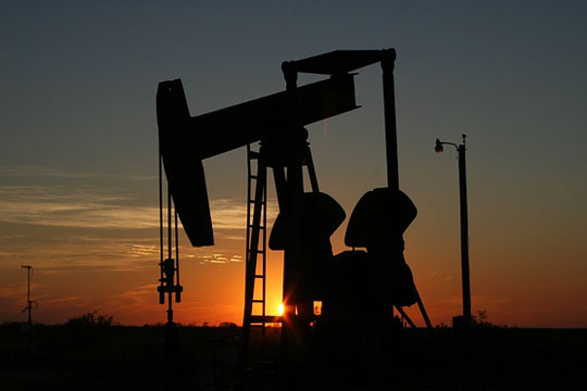 ОПЕК не удается вернуть рынок нефти к балансу