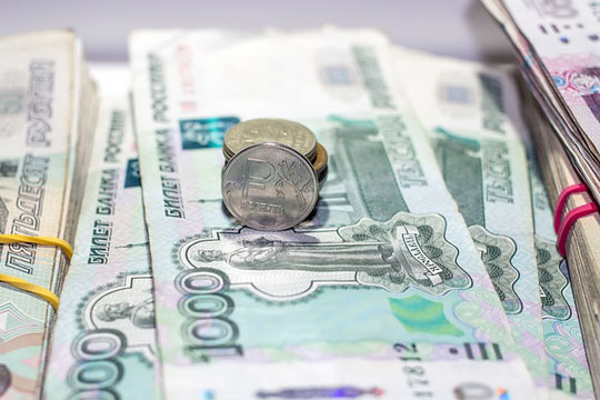 Рубль усилил падение на фоне геополитической напряженности