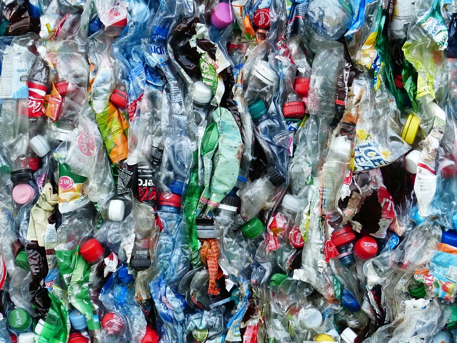 Ученые выяснили, сколько пластика ежедневно потребляет человек