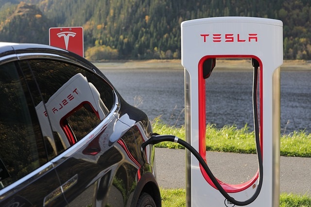 Tesla доставила заказчикам рекордное число электрокаров
