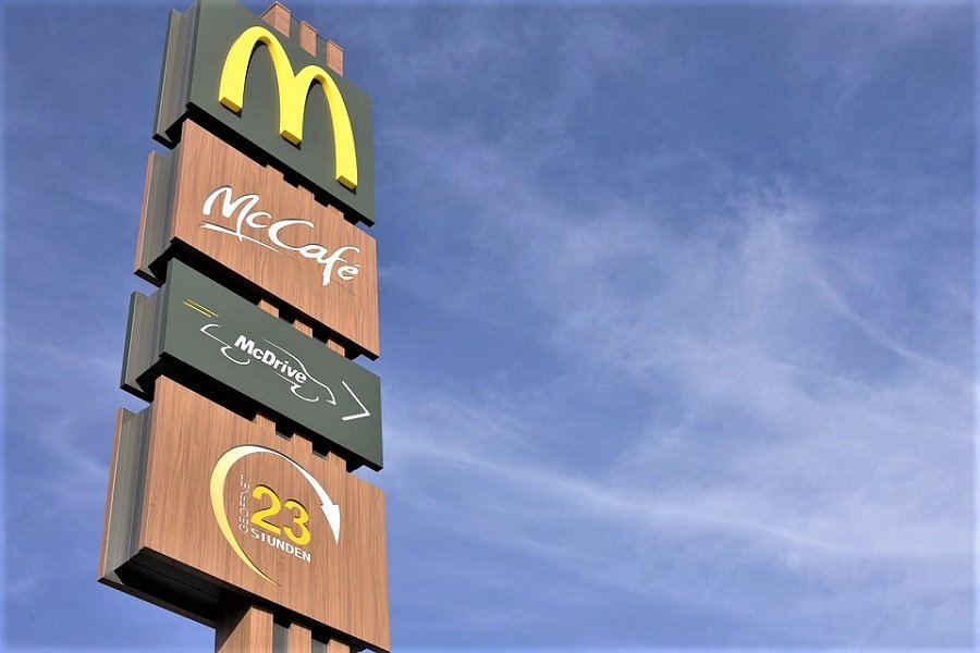 McDonald's построит зарядные станции для электромобилей