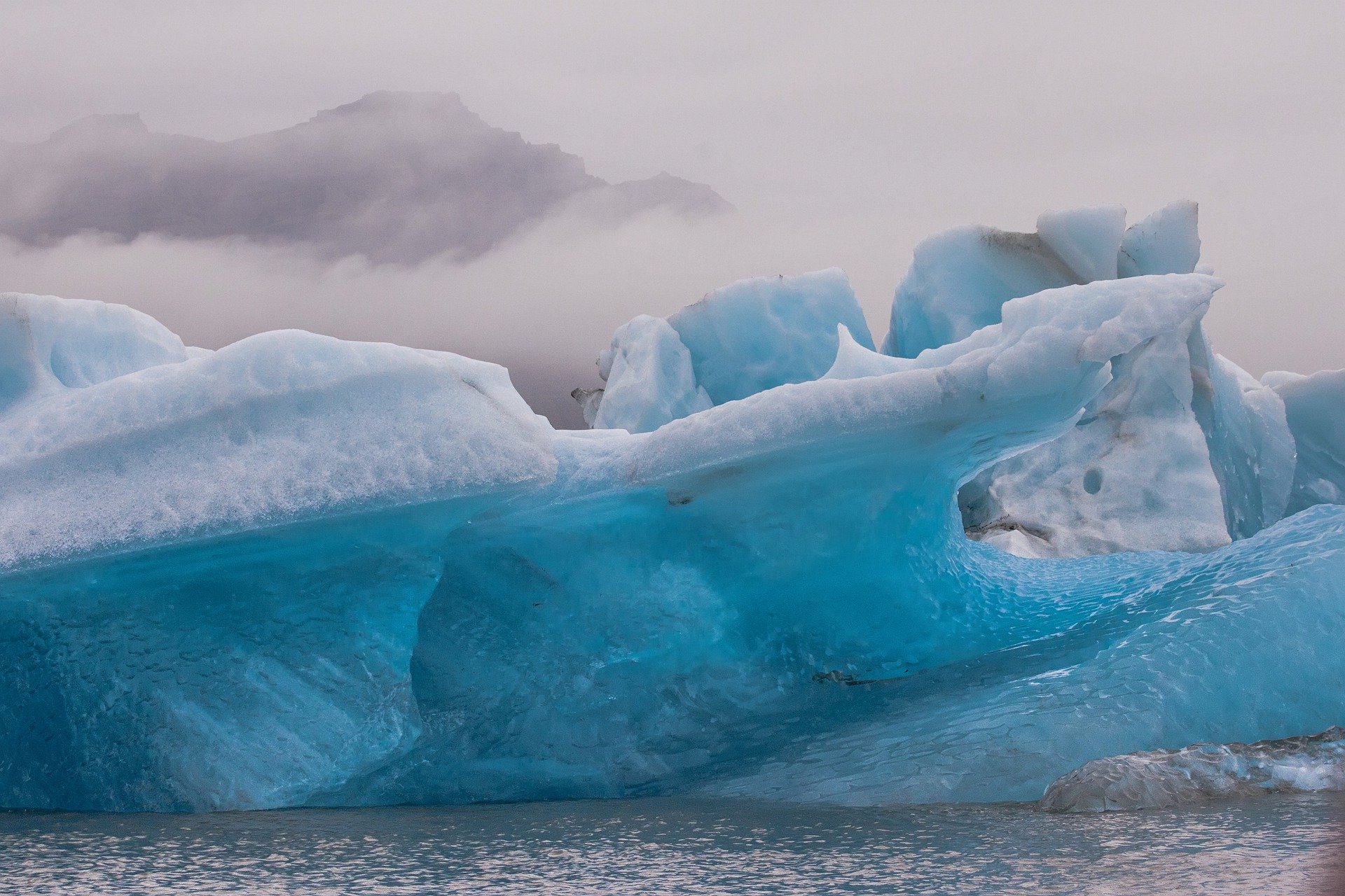 Антарктика рискует потерять треть ледяного шельфа из-за климат-кризиса