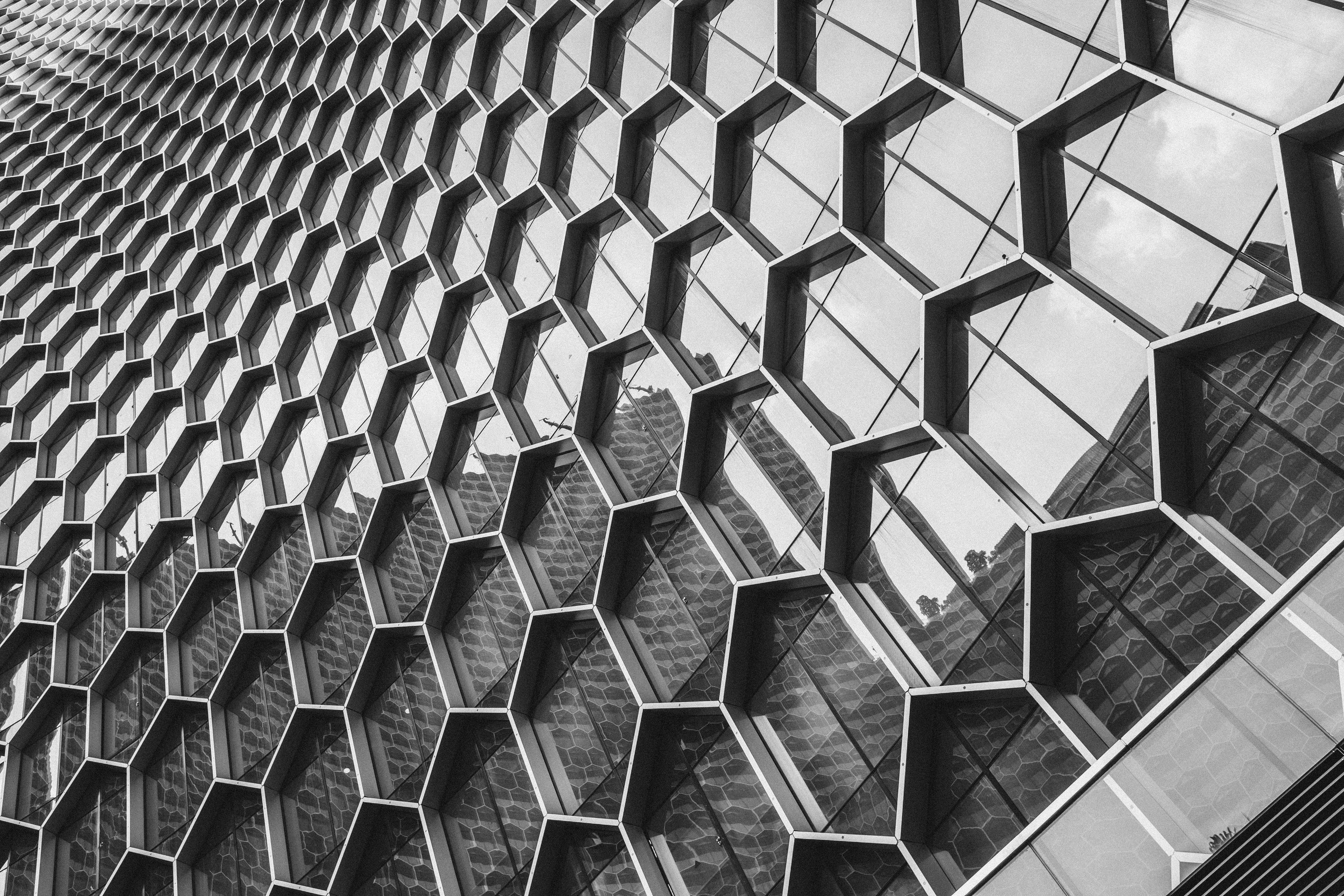 Architecture patterns. Гексагон в архитектуре. Архитектурная абстракция. Металлические соты. Гексагональная сетка архитектура.