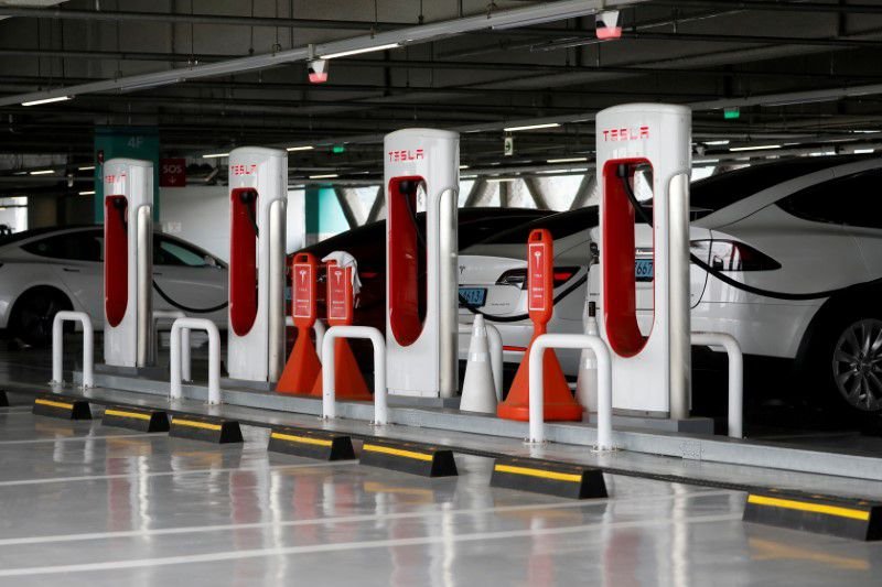 Tesla откроет глобальную сеть точек зарядки для всех брендов электромобилей