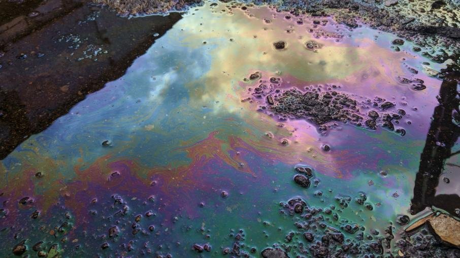 Томские ученые очистили воду от нефти с помощью воздушных барьеров