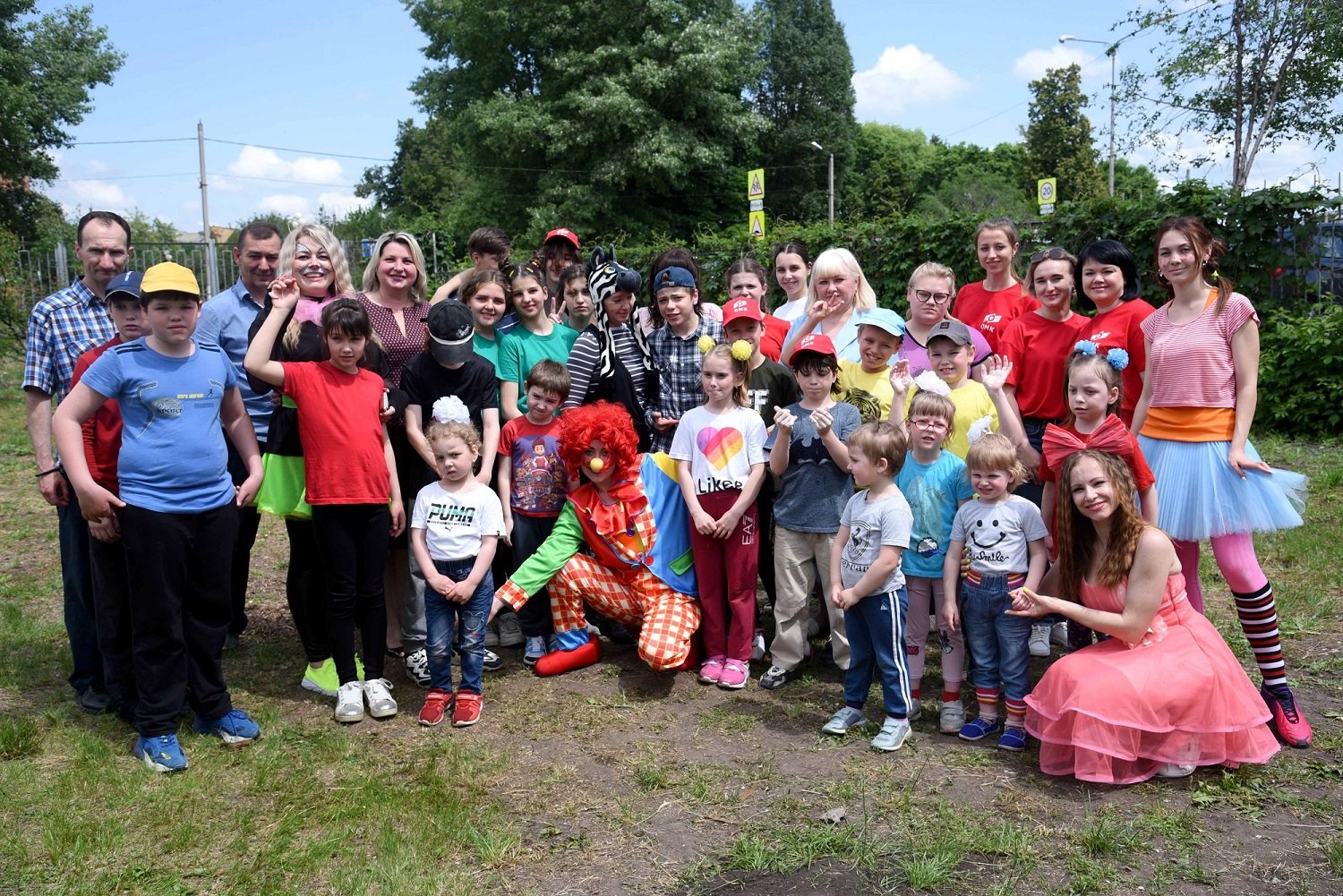 Волонтеры ОМК организовали праздник для детей из социально-реабилитационного центра