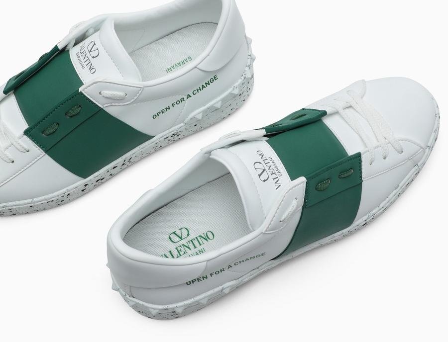 Valentino предславил кроссовки из переработанных материалов