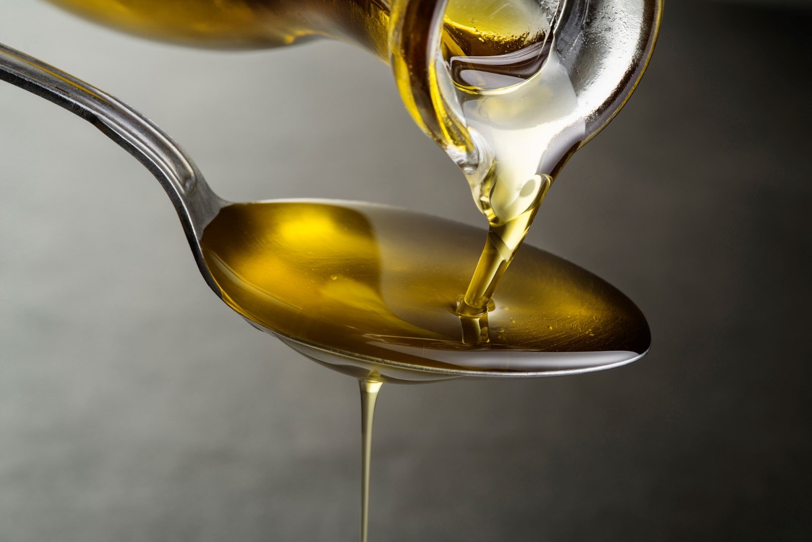 «ЭФКО» презентовала первое в России растительное масло, произведенное микроорганизмами.