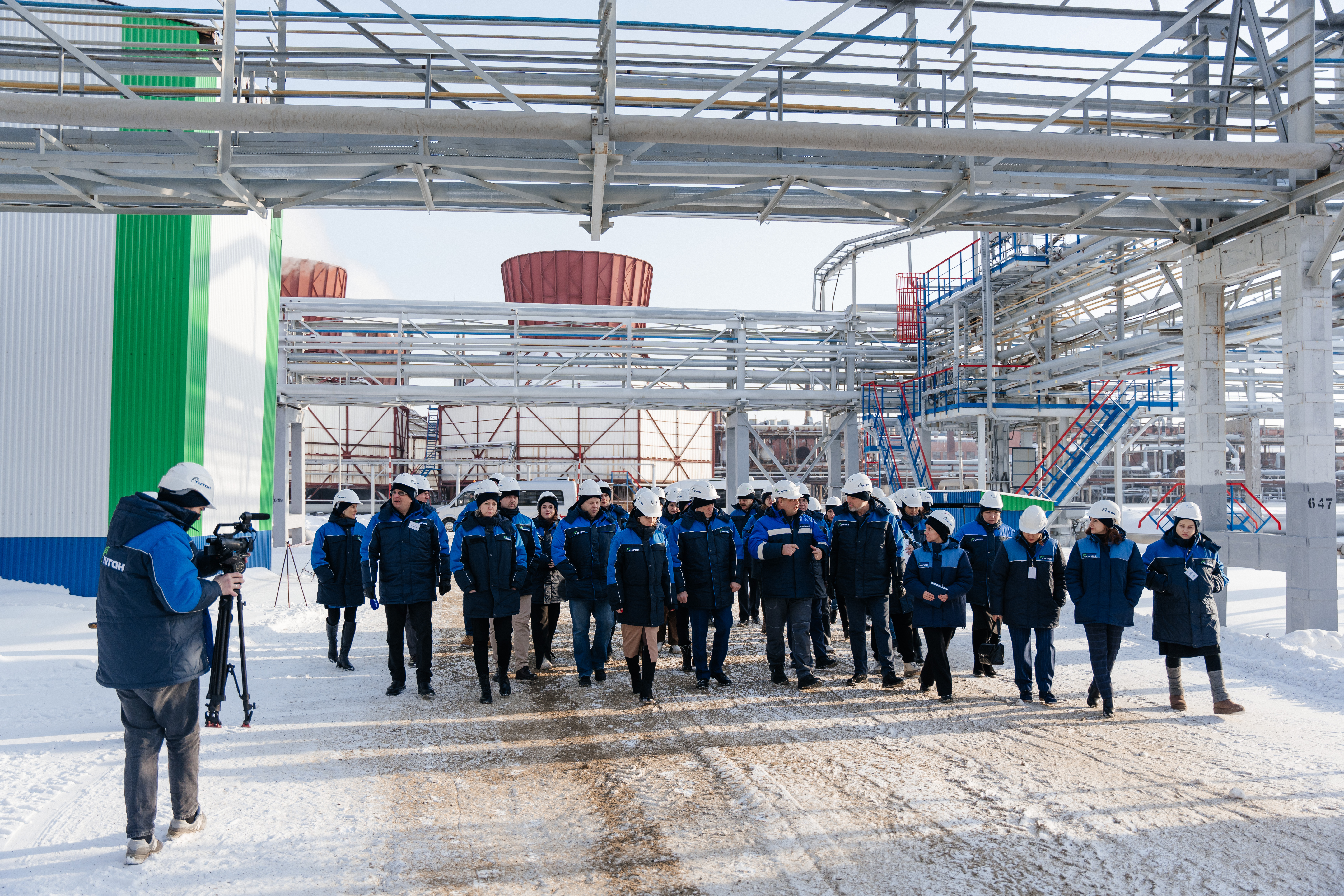 Участники образовательной программы «Открытая промышленность» посетили с экскурсией завод «Омский каучук»